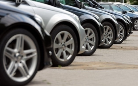 亏800万不敢关门！4S店集体陷入死扛比退场更划算的困局