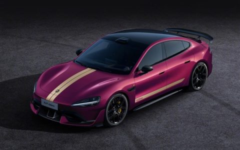 小米SU7 Ultra新增暮光玫瑰车漆、三档可调碳纤维尾翼：选装价1.1万、1.2万