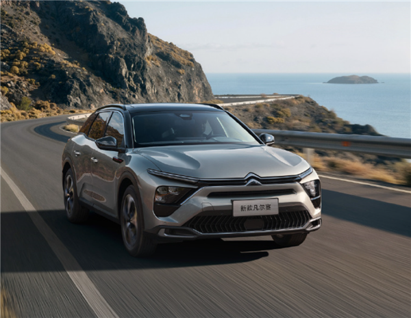 一口价11.37万元起！东风雪铁龙新款凡尔赛C5 X上市