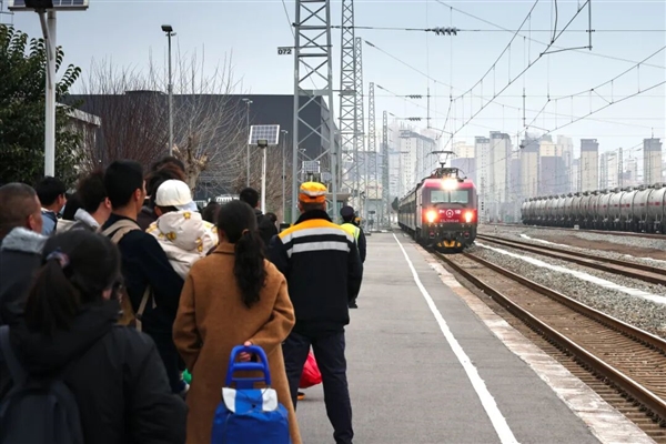 “全国最小火车站”：还没我家大呢！