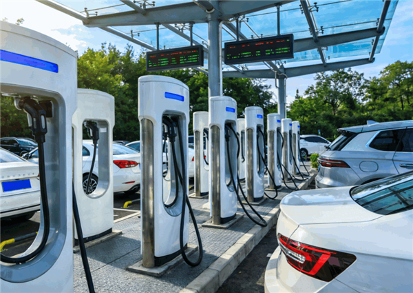 充电桩市场价格战惨烈！每度电服务费收三毛 利润只有4分钱
