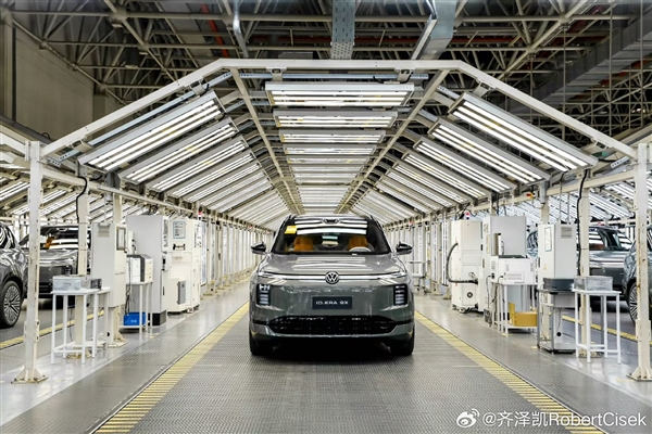 大众增程奶爸车来了 ID. ERA 9X量产下线：月底价格见分晓