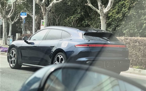 鸿蒙智行首款猎装车 尚界Z7T无伪实车上路：颜值有爱不