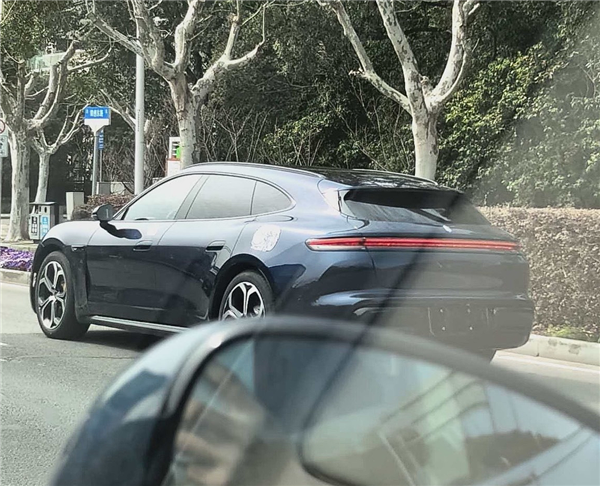 鸿蒙智行首款猎装车 尚界Z7T无伪实车上路：颜值有爱不