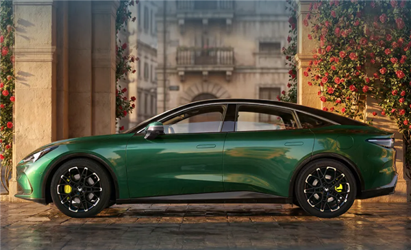 中型轿跑杀入10万以内！北汽极狐全新阿尔法S5上市：补贴价9.98万元起