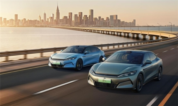 新车刚提就成旧款!汽车迭代过快致纠纷暴涨近82倍