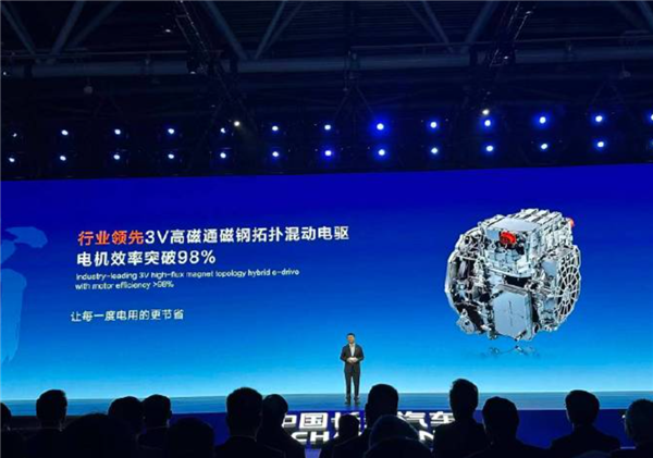 长安汽车发布蓝鲸超擎混动!蓝牌家轿城区油耗进入2L时代