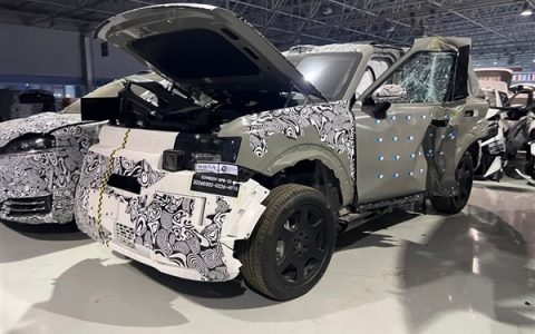 奇瑞路虎神行者实车图意外曝光：六座设计、中控配有远端屏