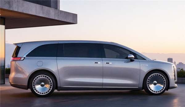 896线激光雷达上车！尊界MPV谍照曝光：前脸神似S800