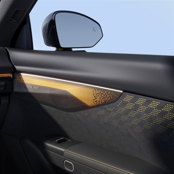 造型忒拉风！领克07 EM-P碳纤维尾翼版上市：限时13.98万起