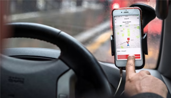 谈好200元送回手机！乘客拿到后翻脸投诉司机 执法队：全额退还