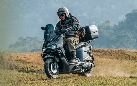撞脸台铃电动车 五羊本田HRD125水冷踏板预售：1.298万起