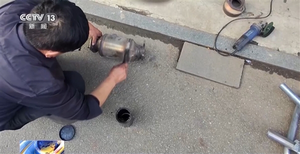 央视探访报废汽车处理：被黑作坊拦截！三元催化器翻新卖1800元