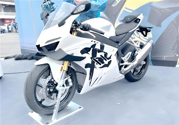 初中学历的湖南修车工 造了台碾压雅马哈的国产赛车