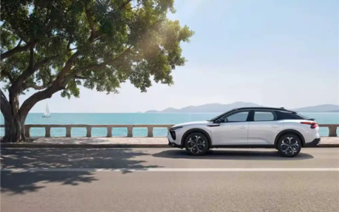 东风雪铁龙新款凡尔赛C5 X将于3月23日上市：标配流光镂空丝印