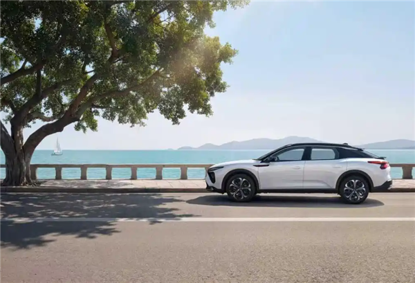 东风雪铁龙新款凡尔赛C5 X将于3月23日上市：标配流光镂空丝印