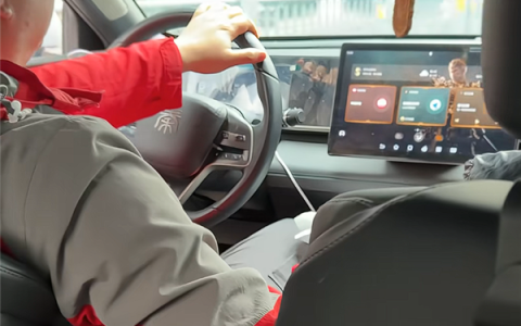 男子被4S店拉黑 销售经理：一年来吃饭260多次还辱骂我们