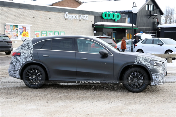 史上最强GLC登场!奔驰AMG纯电SUV谍照曝光:动力高达900马力