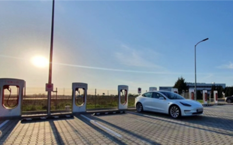 油费是电费4倍！高油价倒逼油转电：中国电车在全球爆单