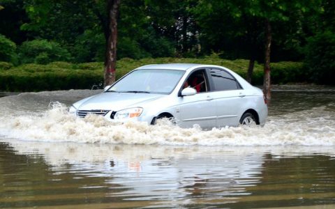 汽车涉水熄火怎么处理
