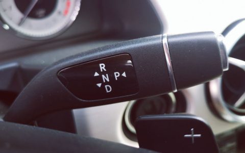 奔驰怀挡行驶中不小心按到p档了 有事吗