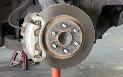 刹车片和刹车盘多久换一次