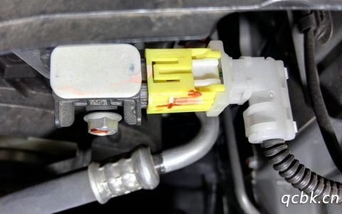 汽车安全气囊系统一般装有几个碰撞传感器