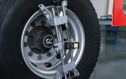 转向轮定位一般通过什么调整