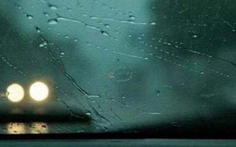 汽车玻璃怎么除雾