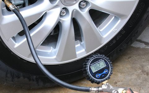 小车胎气压一般是多少是正常的