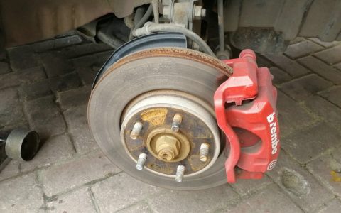 刹车盘生锈了正常吗