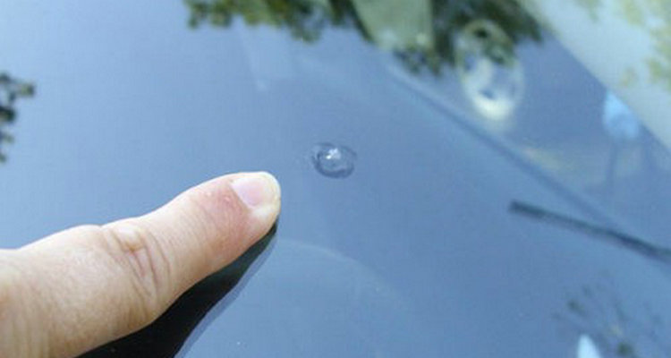 车玻璃让石子给崩了怎么办