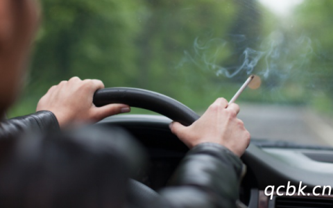 开车抽烟扣分吗