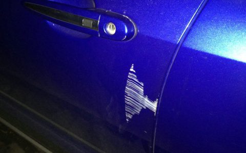 汽车蹭上漆了用什么能擦掉