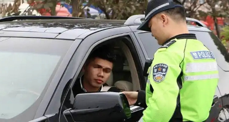 刚考完科四没拿到本可以上路吗