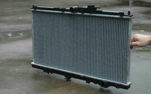 汽车水箱漏水必须换水箱吗