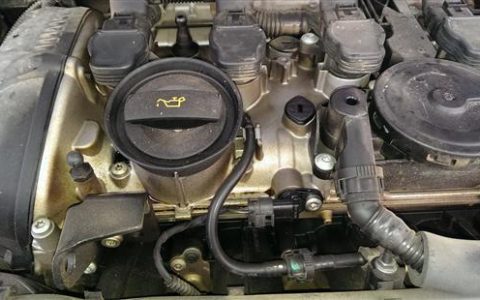 发动机漏油是什么原因导致的