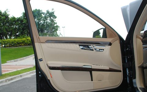 一个车门喷漆多少钱