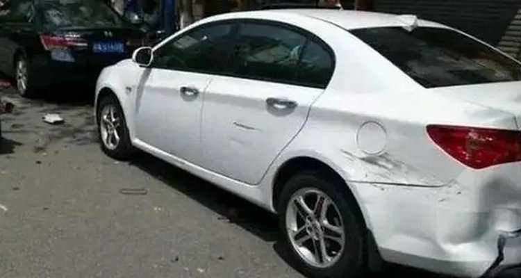 车停着被别人刮了怎么处理