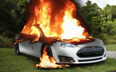 特斯拉自燃保险公司赔偿吗