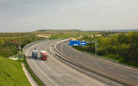 交警报警电话是110还是122？