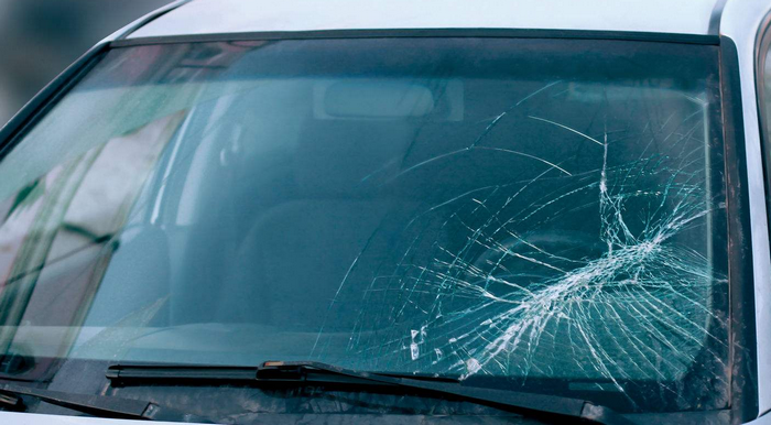 汽车前玻璃贴膜贴好还是不贴好