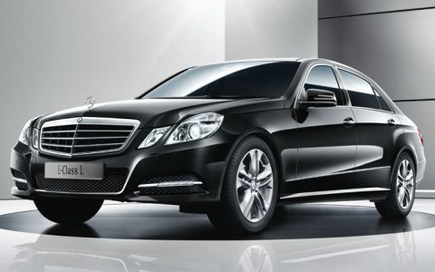 奔驰车的机盖怎么打开