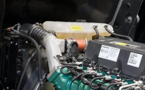 汽车膨胀水箱的工作原理和作用是什么