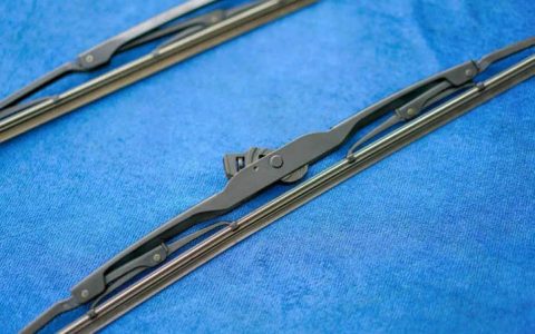 雨刮器刮不干净怎么处理