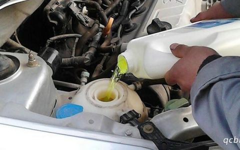 防冻液不够可以加水吗