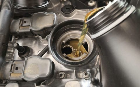 烧机油可以自己添加吗