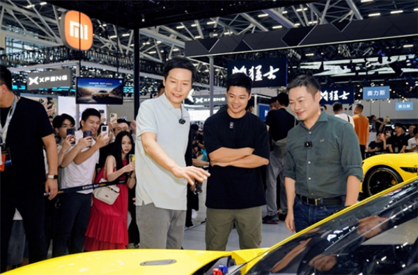 雷军宣布小米汽车品牌代言人：老朋友苏炳添