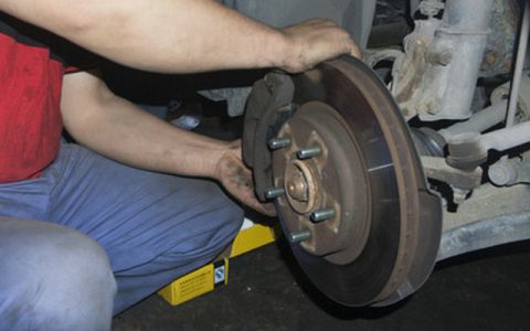 刹车片还有三毫米需要更换吗