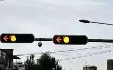 黄灯刚好变红灯冲出去了算不算闯红灯